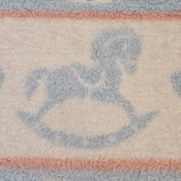 Vintage‎ Blue Rockinghorse Baby Blanket Hearts Acryl Velours Biederlack USA Made - Picture 4 of 7